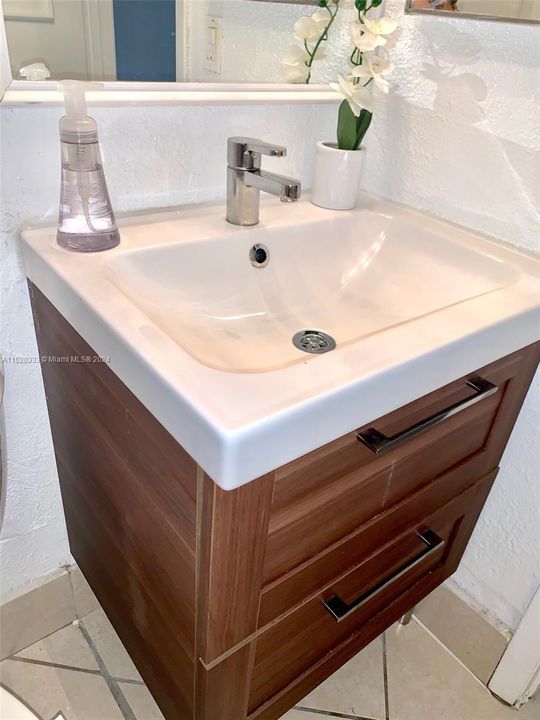 Recently Sold: $350,000 (3 beds, 2 baths, 1190 Square Feet)