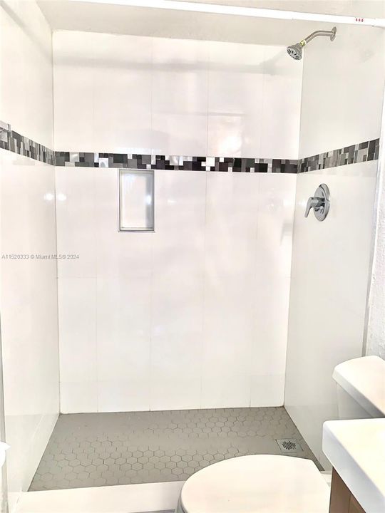 Recently Sold: $350,000 (3 beds, 2 baths, 1190 Square Feet)