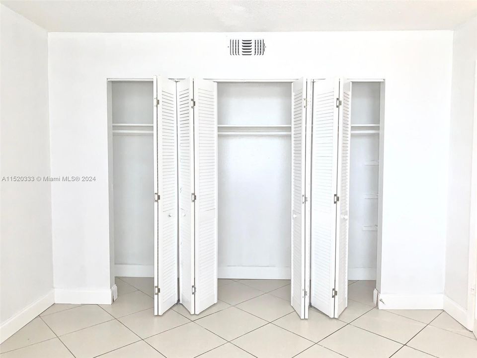 Recently Sold: $350,000 (3 beds, 2 baths, 1190 Square Feet)