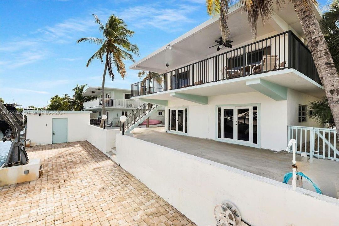 Recently Sold: $1,400,000 (2 beds, 2 baths, 1260 Square Feet)