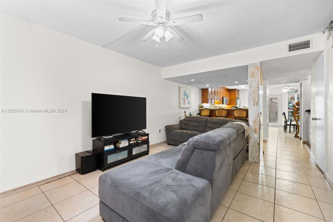 Recently Sold: $350,000 (2 beds, 2 baths, 1284 Square Feet)