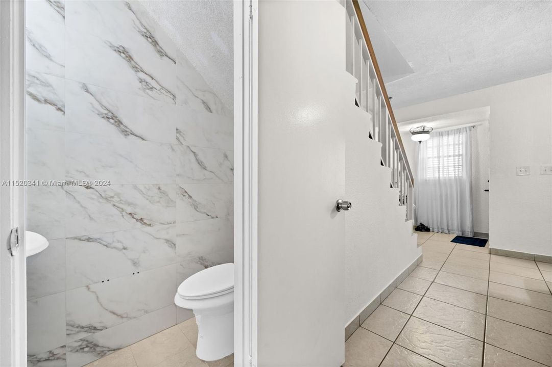 Recently Sold: $350,000 (2 beds, 2 baths, 1284 Square Feet)