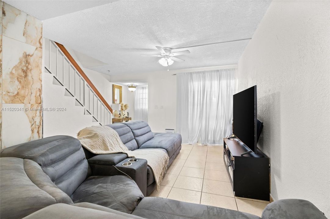 Recently Sold: $350,000 (2 beds, 2 baths, 1284 Square Feet)