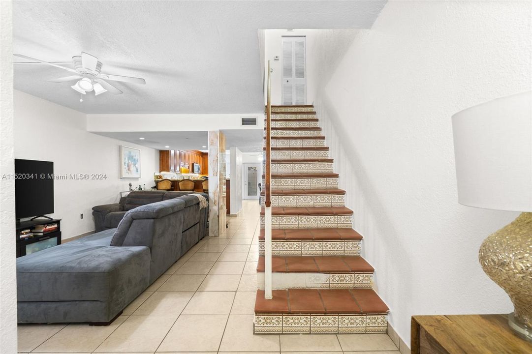 Recently Sold: $350,000 (2 beds, 2 baths, 1284 Square Feet)