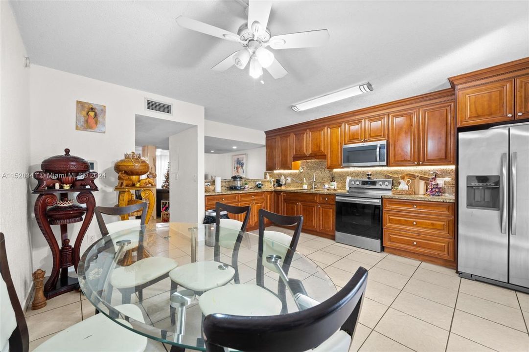 Recently Sold: $350,000 (2 beds, 2 baths, 1284 Square Feet)