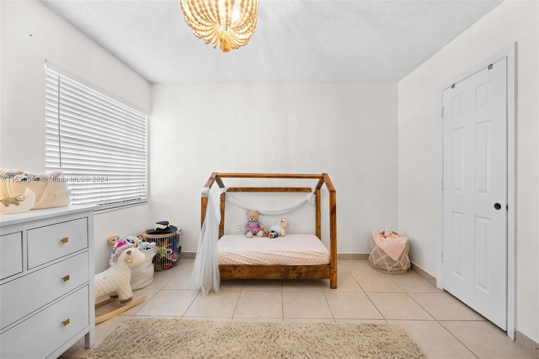 Recently Sold: $350,000 (2 beds, 2 baths, 1284 Square Feet)