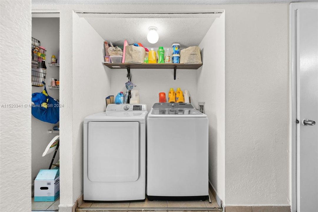 Recently Sold: $350,000 (2 beds, 2 baths, 1284 Square Feet)