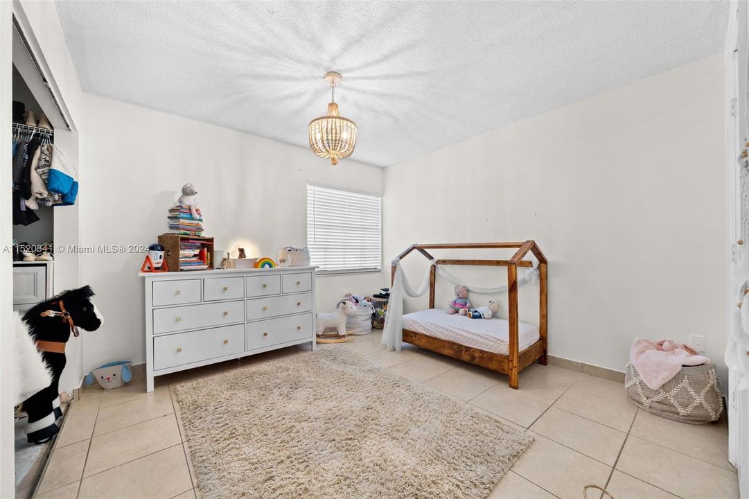 Recently Sold: $350,000 (2 beds, 2 baths, 1284 Square Feet)