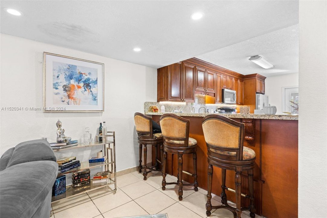 Recently Sold: $350,000 (2 beds, 2 baths, 1284 Square Feet)