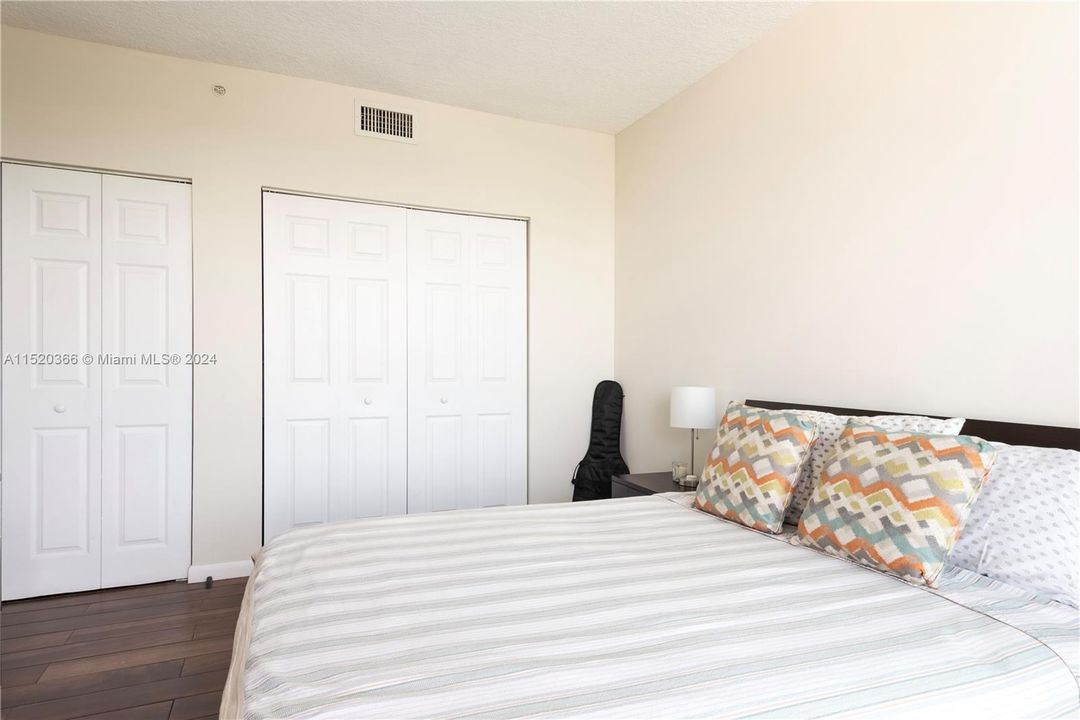 Active With Contract: $459,000 (2 beds, 2 baths, 1051 Square Feet)