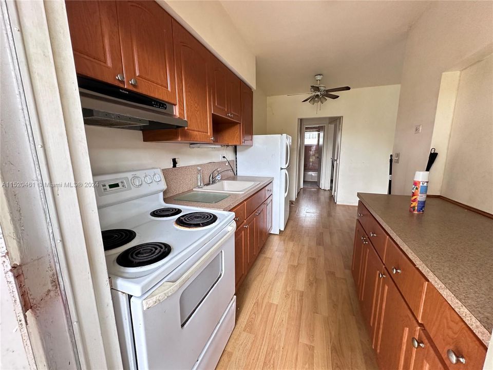 Active With Contract: $144,999 (1 beds, 1 baths, 551 Square Feet)