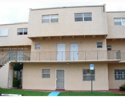 Recently Rented: $2,300 (2 beds, 2 baths, 1045 Square Feet)