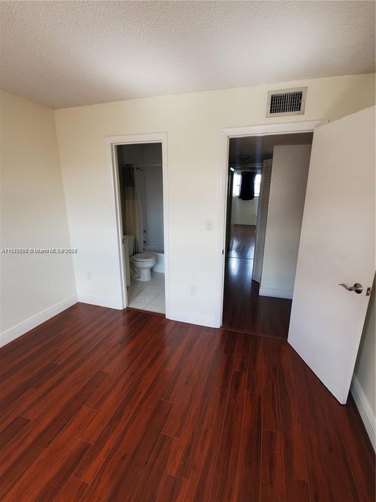 Recently Rented: $2,300 (2 beds, 2 baths, 1045 Square Feet)