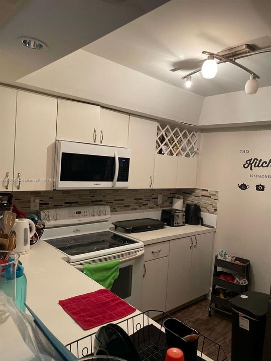 Recently Rented: $2,300 (2 beds, 2 baths, 1045 Square Feet)