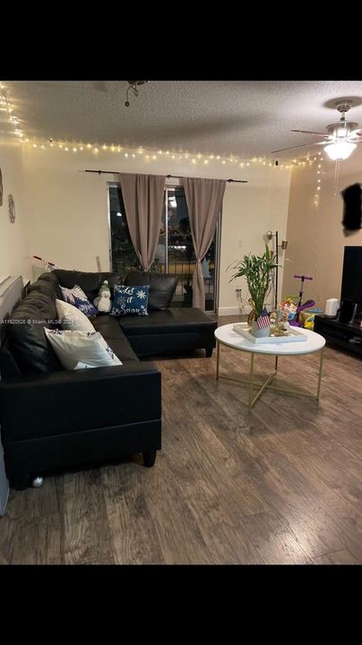 Recently Rented: $2,300 (2 beds, 2 baths, 1045 Square Feet)