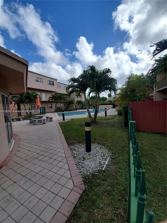 Recently Rented: $2,300 (2 beds, 2 baths, 1045 Square Feet)