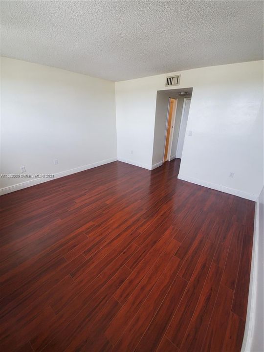Recently Rented: $2,300 (2 beds, 2 baths, 1045 Square Feet)