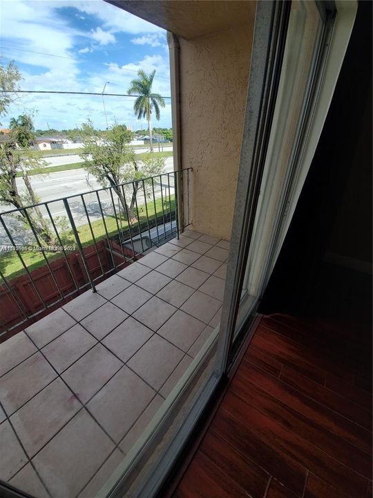 Recently Rented: $2,300 (2 beds, 2 baths, 1045 Square Feet)