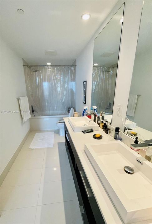 Recently Rented: $4,000 (1 beds, 2 baths, 792 Square Feet)