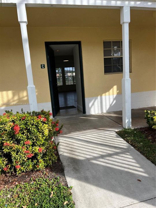 Recently Rented: $2,100 (1 beds, 1 baths, 700 Square Feet)