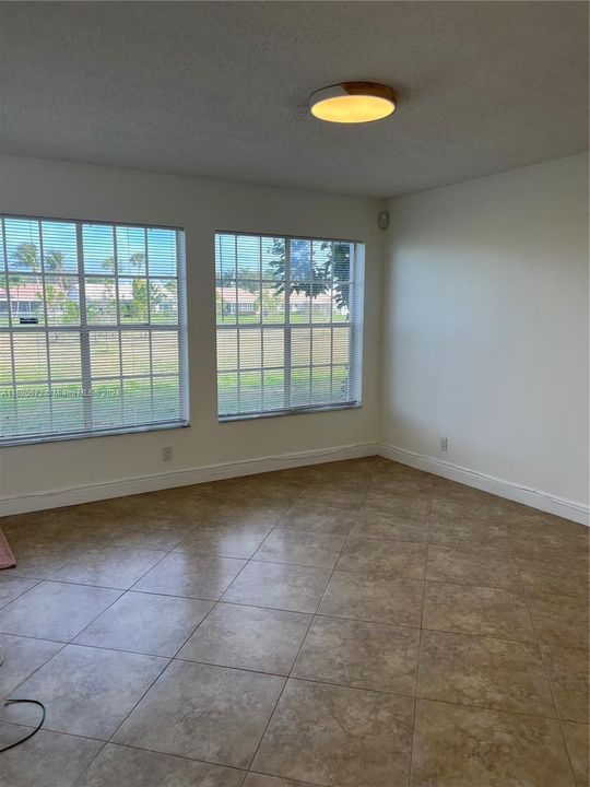 Recently Rented: $2,100 (1 beds, 1 baths, 700 Square Feet)