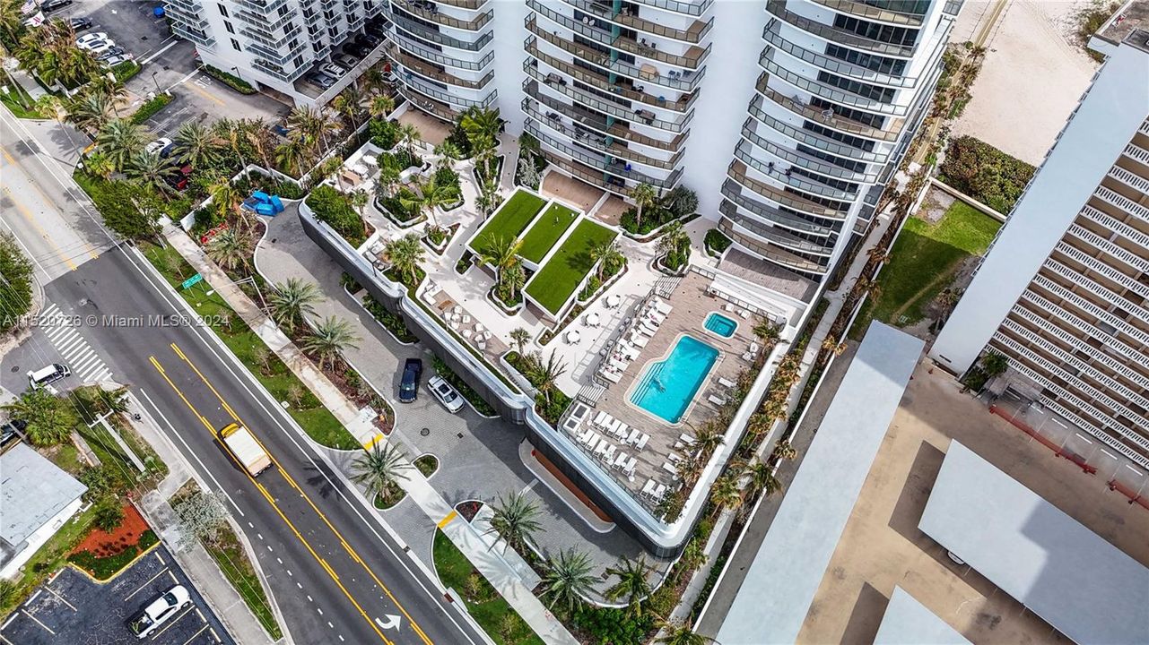 Active With Contract: $5,995,000 (4 beds, 4 baths, 4096 Square Feet)