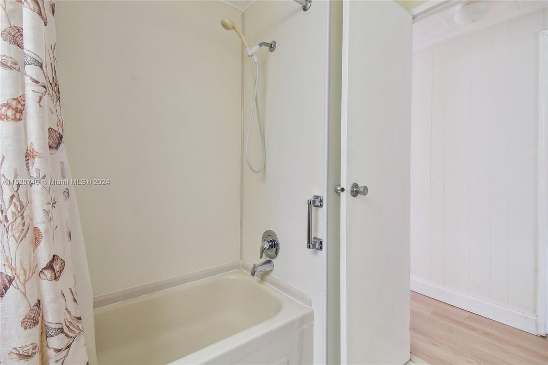 For Sale: $329,000 (2 beds, 2 baths, 1372 Square Feet)