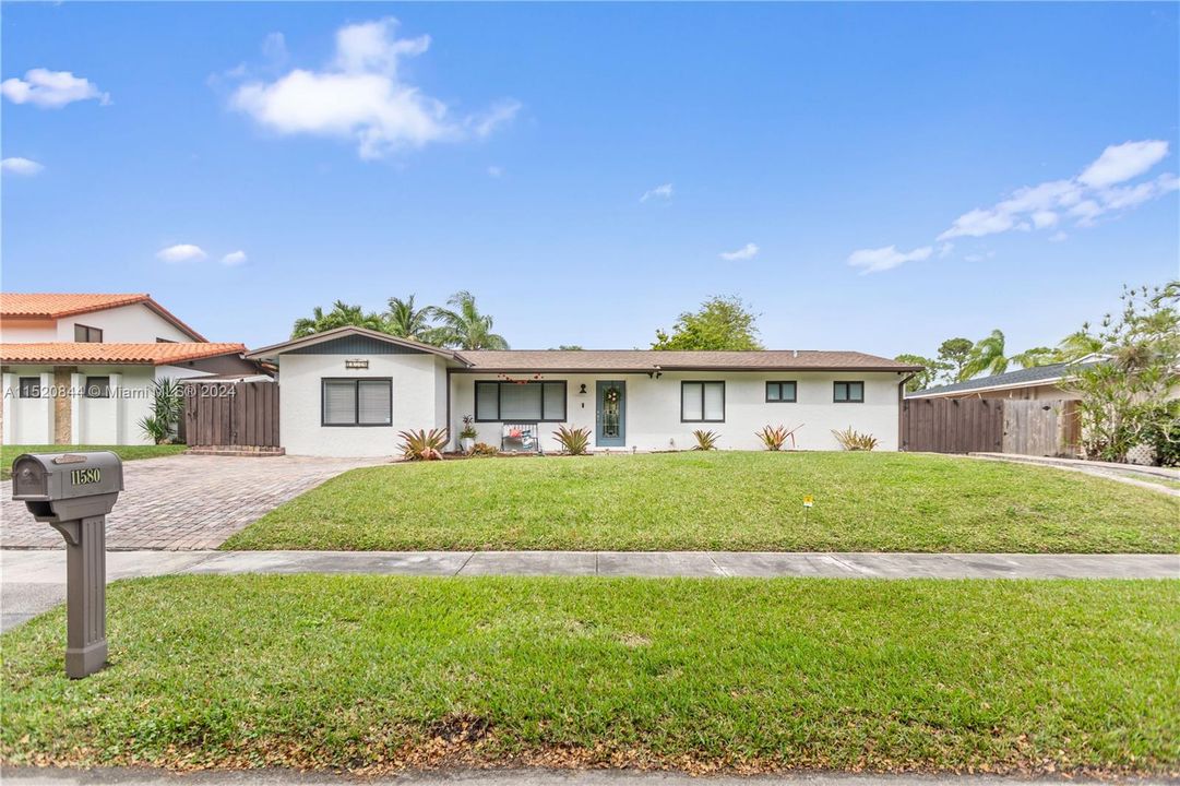 Recently Sold: $799,900 (5 beds, 2 baths, 1236 Square Feet)