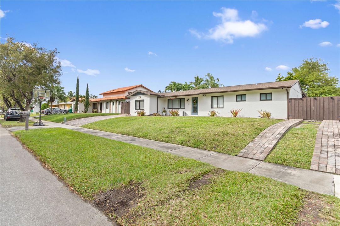 Recently Sold: $799,900 (5 beds, 2 baths, 1236 Square Feet)