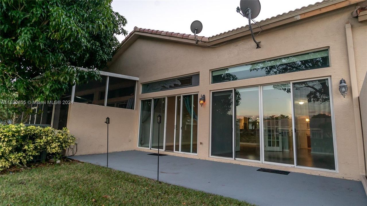 Recently Rented: $4,100 (3 beds, 3 baths, 2452 Square Feet)