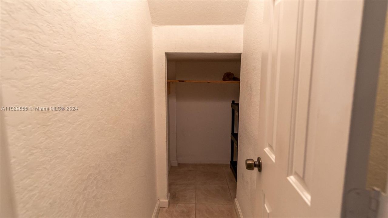 Recently Rented: $4,100 (3 beds, 3 baths, 2452 Square Feet)