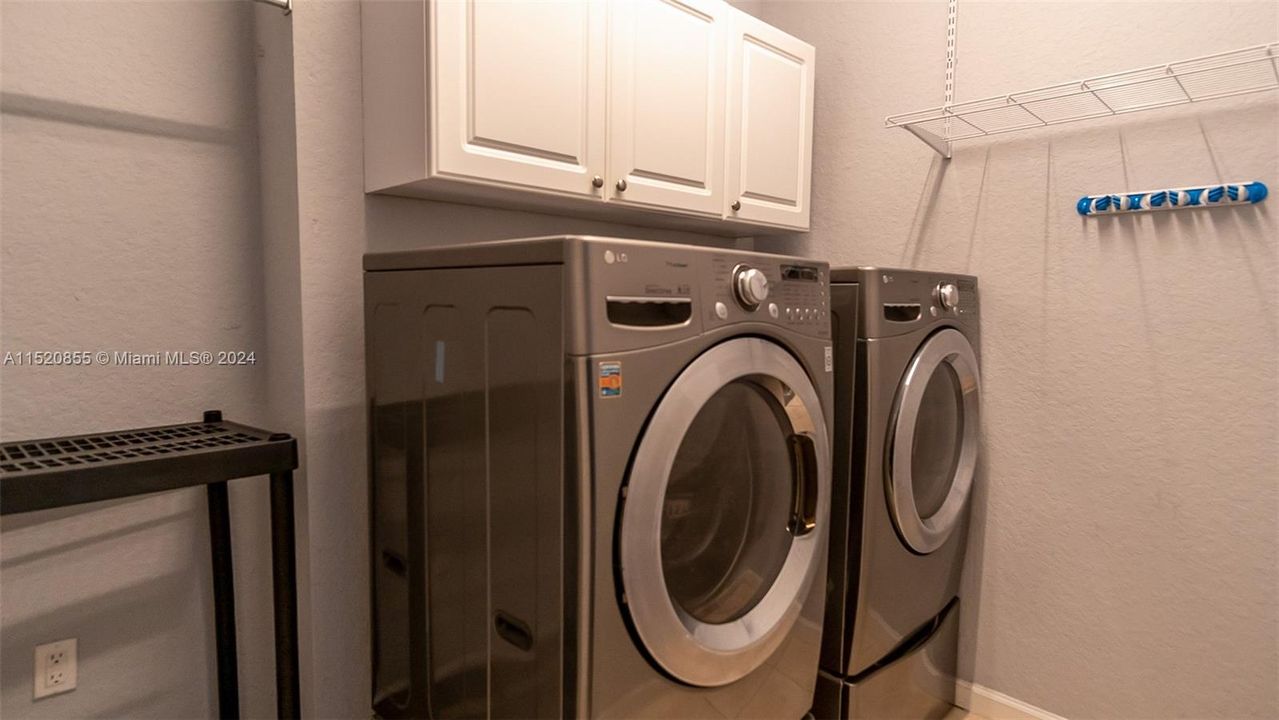 Recently Rented: $4,100 (3 beds, 3 baths, 2452 Square Feet)