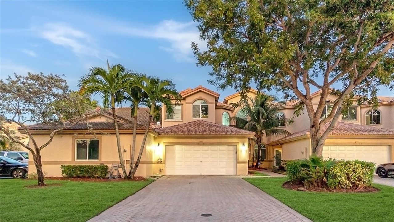 Recently Rented: $4,100 (3 beds, 3 baths, 2452 Square Feet)