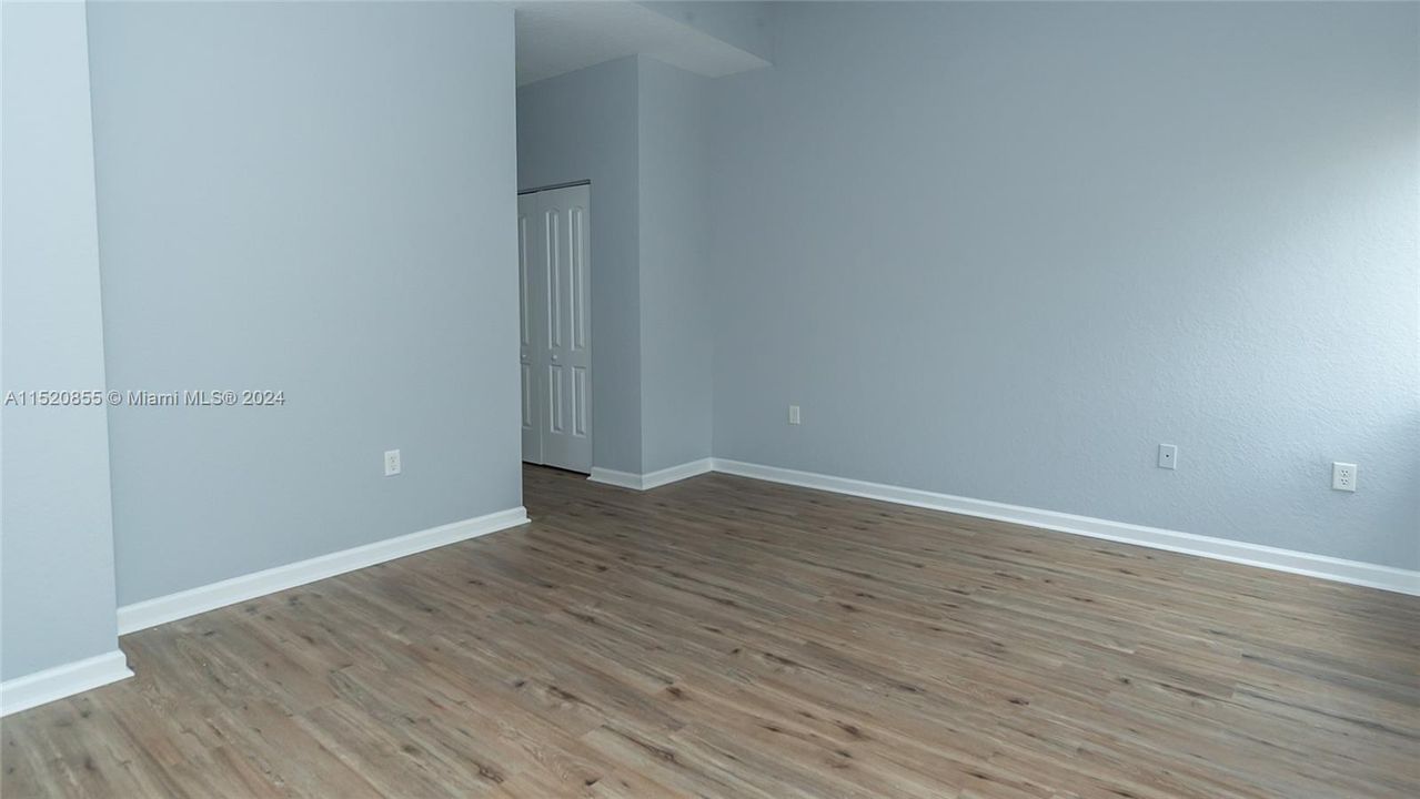 Recently Rented: $4,100 (3 beds, 3 baths, 2452 Square Feet)