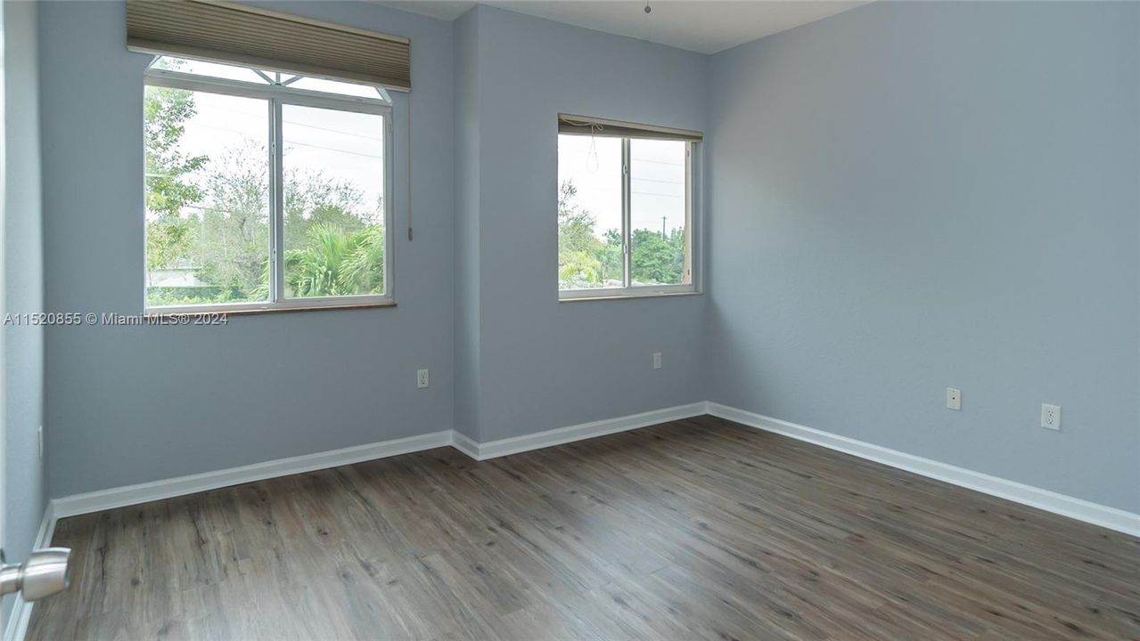 Recently Rented: $4,100 (3 beds, 3 baths, 2452 Square Feet)