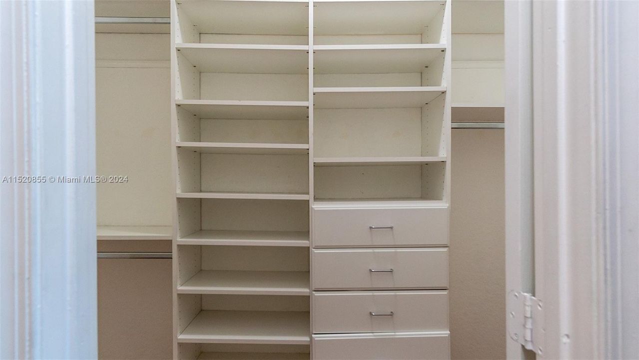 Recently Rented: $4,100 (3 beds, 3 baths, 2452 Square Feet)