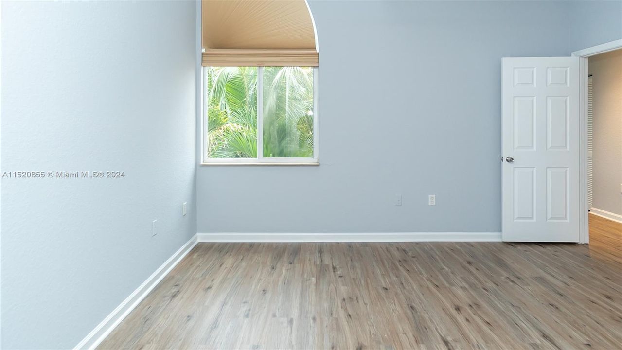 Recently Rented: $4,100 (3 beds, 3 baths, 2452 Square Feet)