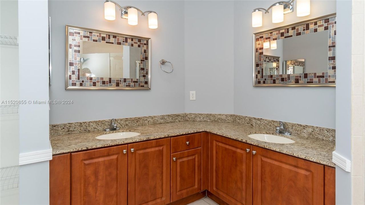 Recently Rented: $4,100 (3 beds, 3 baths, 2452 Square Feet)