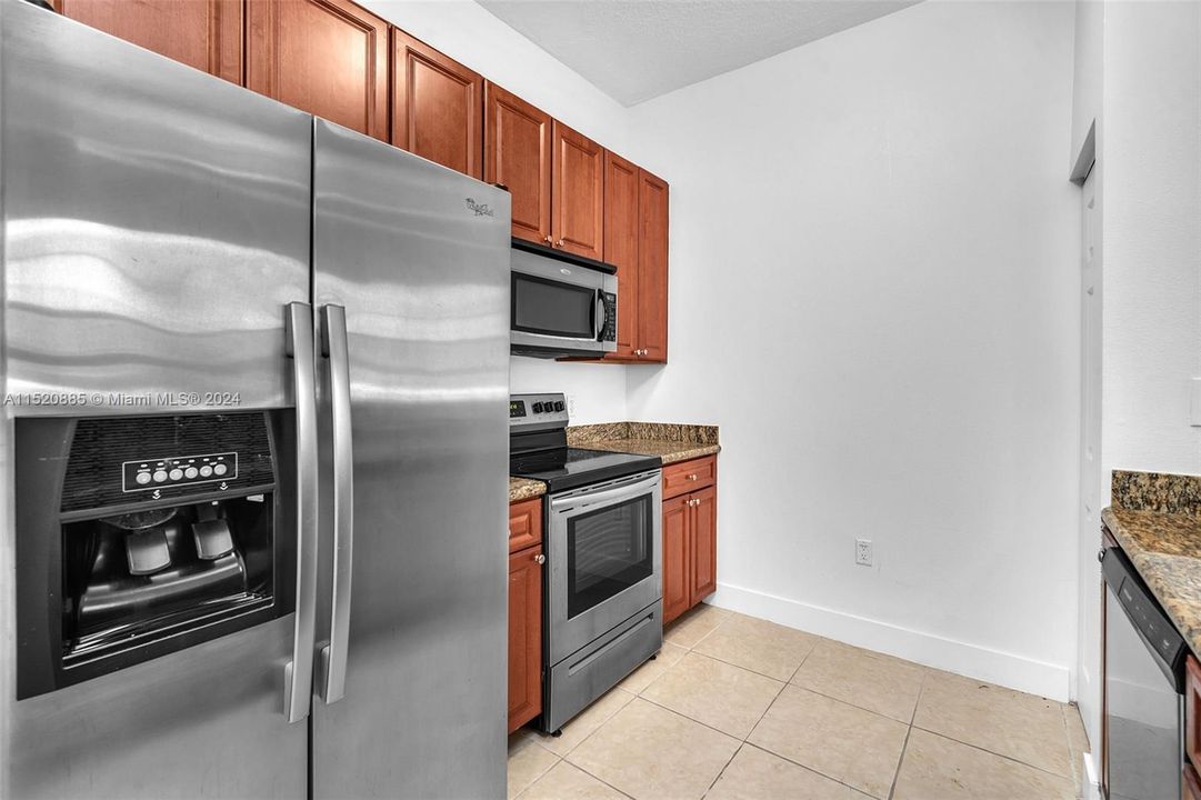 For Sale: $375,000 (1 beds, 1 baths, 836 Square Feet)