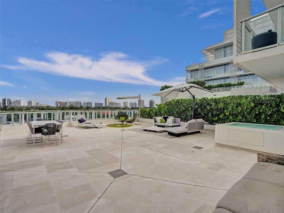 For Sale: $5,275,000 (2 beds, 2 baths, 2537 Square Feet)