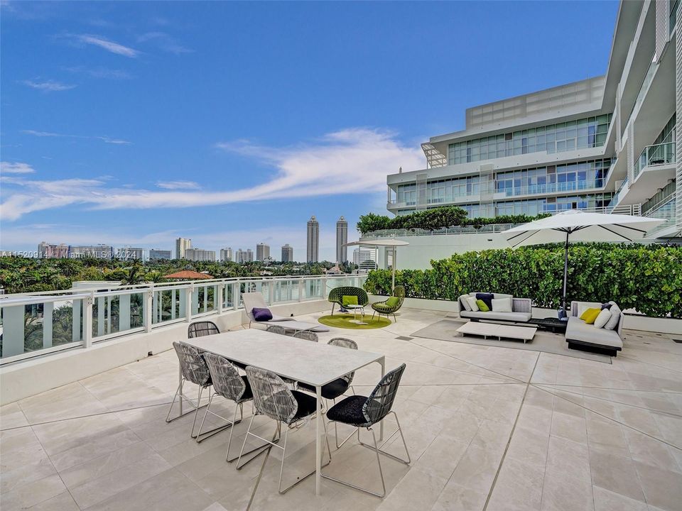 For Sale: $4,995,000 (2 beds, 2 baths, 2537 Square Feet)