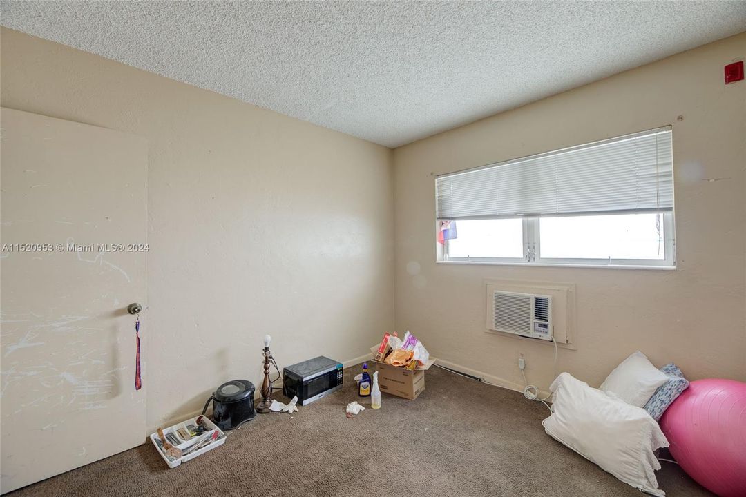 For Sale: $159,900 (2 beds, 1 baths, 872 Square Feet)