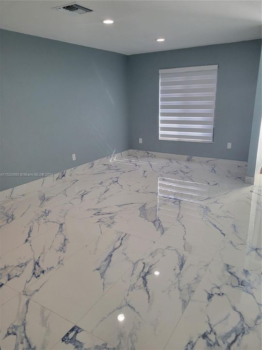 Recently Rented: $2,900 (3 beds, 2 baths, 1242 Square Feet)