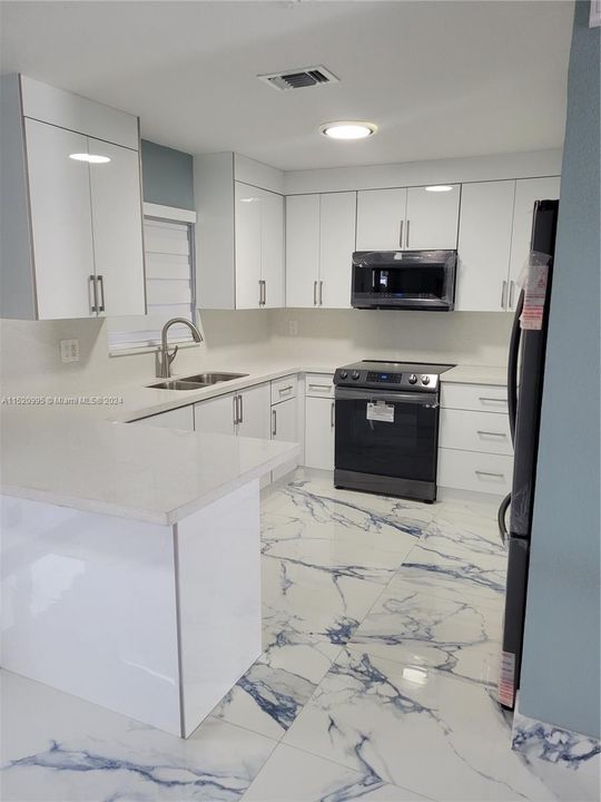 Recently Rented: $2,900 (3 beds, 2 baths, 1242 Square Feet)