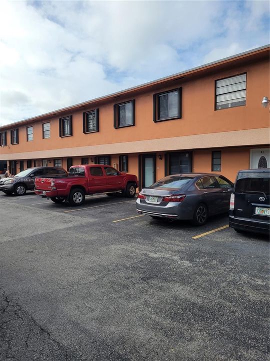 Recently Rented: $2,900 (3 beds, 2 baths, 1242 Square Feet)