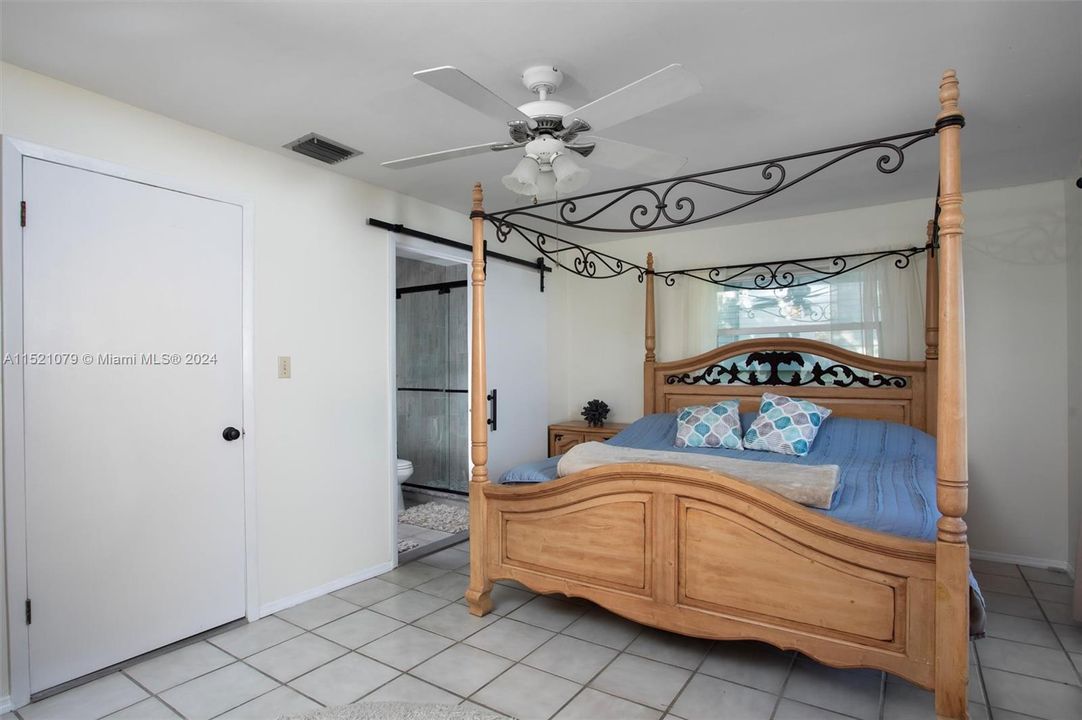 For Sale: $899,900 (2 beds, 2 baths, 1056 Square Feet)