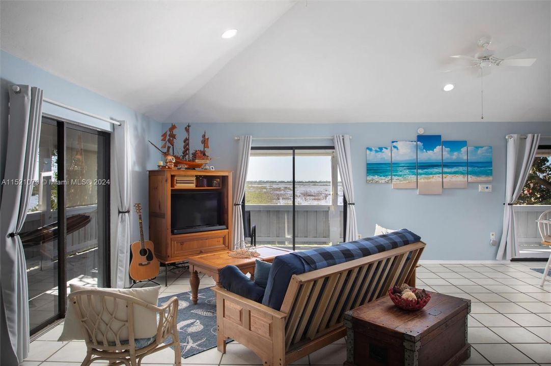 For Sale: $899,900 (2 beds, 2 baths, 1056 Square Feet)
