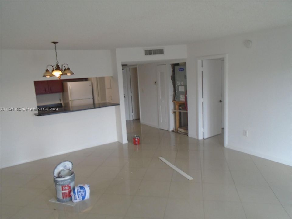 Active With Contract: $98,000 (1 beds, 1 baths, 783 Square Feet)