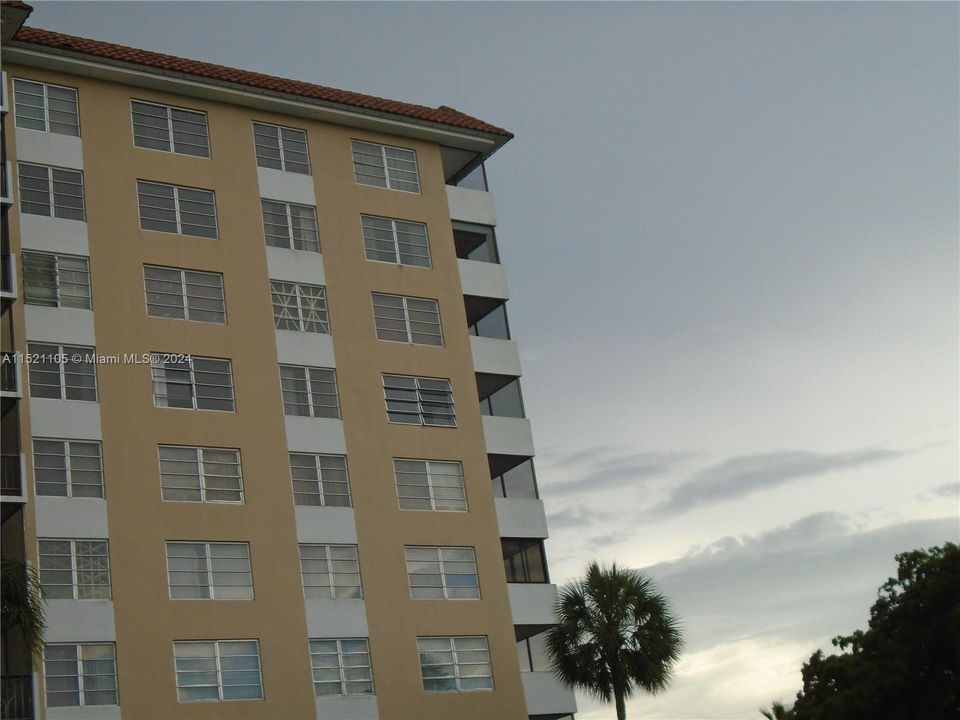 Active With Contract: $98,000 (1 beds, 1 baths, 783 Square Feet)