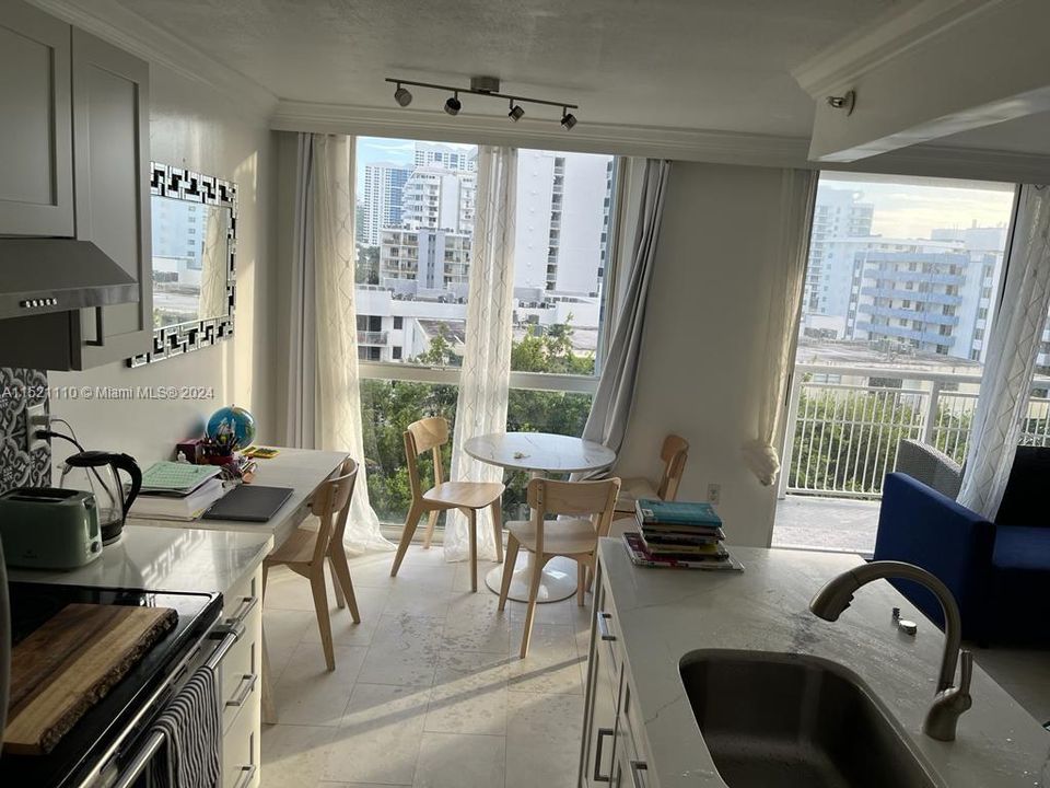 For Sale: $450,000 (1 beds, 2 baths, 820 Square Feet)